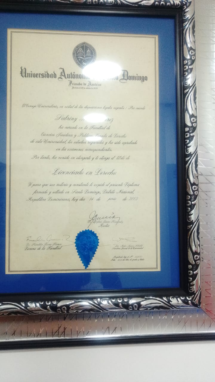 Diploma UASD — Licenciada en Derecho